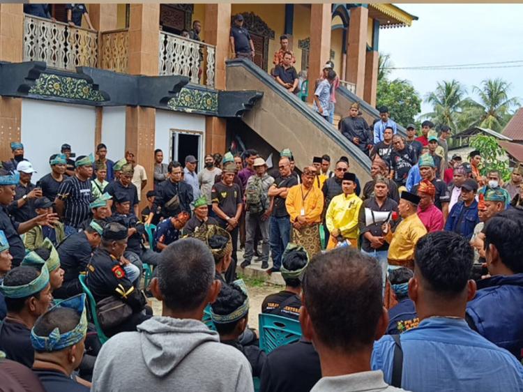Gedung LKA Rantau Kasai Berguncang! Ribuan Massa Adat Rohul Sepakat Kepung Istana Negara