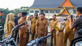 r[judul]