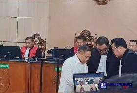 "Mana Jatah Premannya?" Abdul Wahid Skakmat Dakwaan KPK di Sidang Perdana