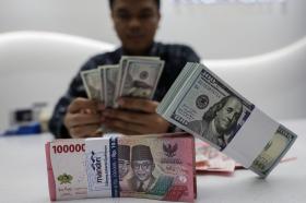 Rupiah Jebol Rp17.000! Rekor Terburuk Sejarah Bikin Dompet Rakyat Makin Tipis