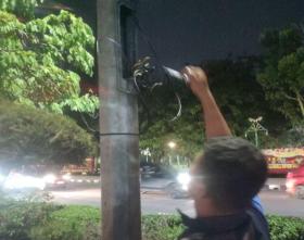 Nekat! OTK Curi Kabel Sumber Listrik LPJU di Jalan Sudirman