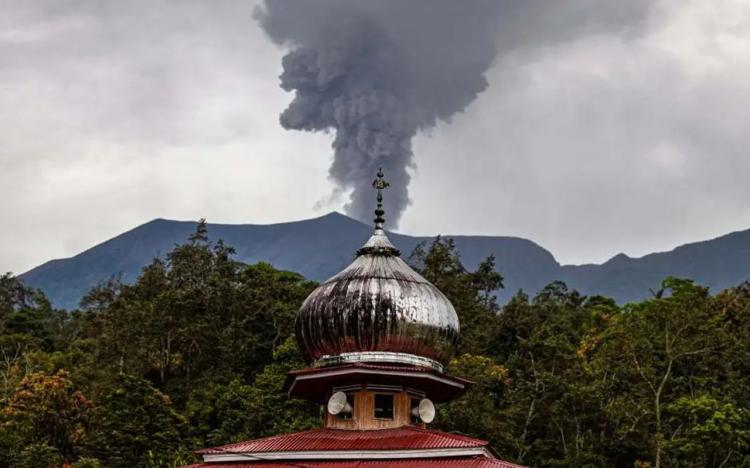 Dua Kali Erupsi dalam Sehari, Gunung Marapi Kirim Sinyal Bahaya Serius