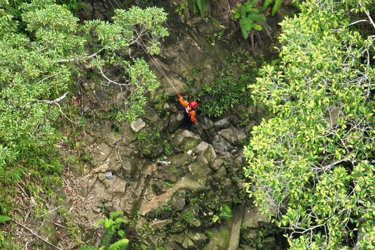 Lima Menit Lagi Sampai Rumah, Mobil Pasutri Ini Malah Terjun ke Jurang Maut!