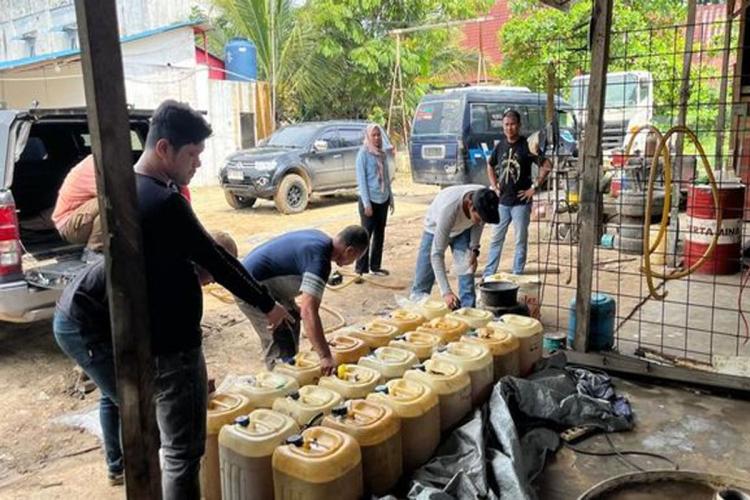 Terbongkar! 10 Ribu Liter Solar Diselundupkan dari Bengkel hingga Kapal di Riau