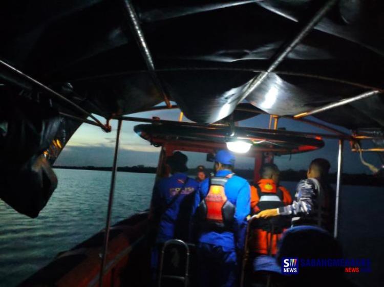 Melompat di Tengah Laut, Nasri Hilang di Perairan Rangsang, Tim SAR Bergerak Cepat,  Lakukan Pencarian