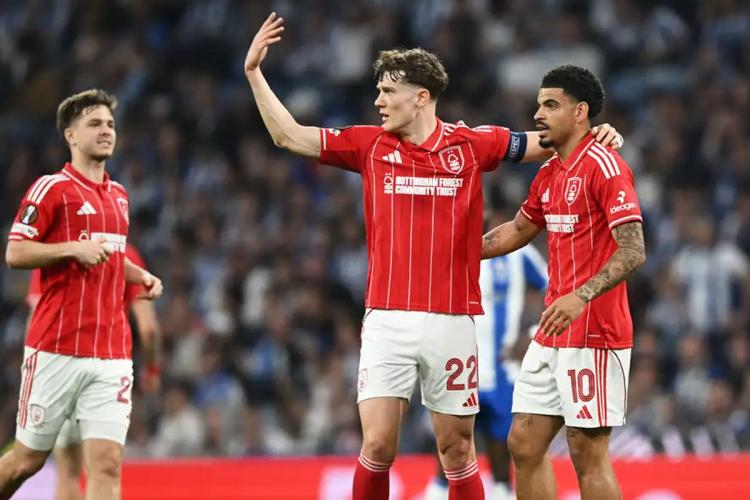 Tragedi 40 Meter! Bek Porto Martim Fernandes Cetak Gol Bunuh Diri Paling Konyol!
