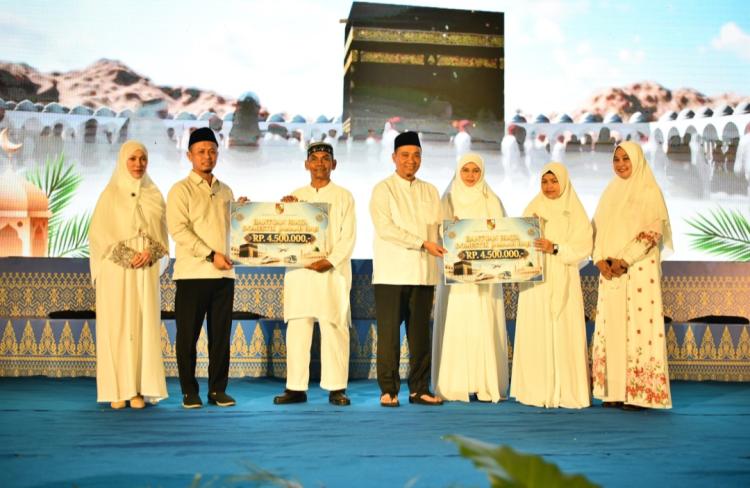 1.365 Jamaah Haji Pekanbaru Berangkat, Wali Kota Beri Hadiah Tak Terduga
