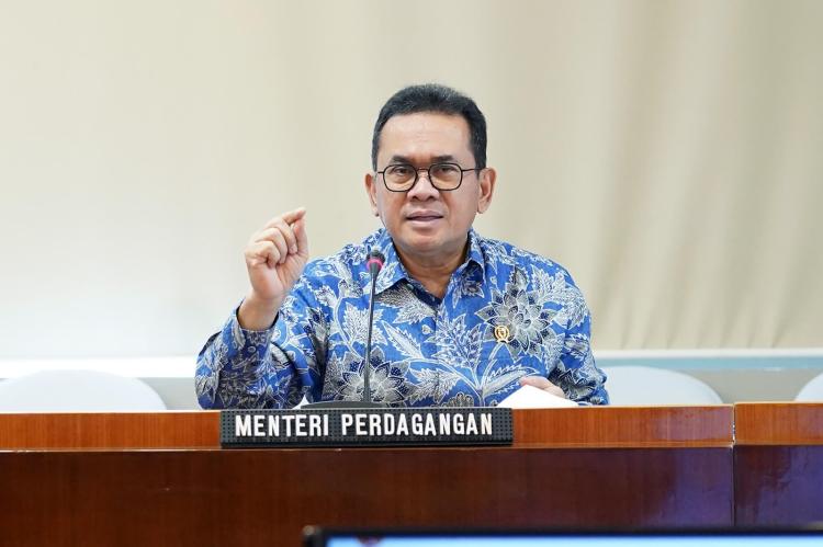 Mendag Pastikan Pasokan Plastik Baru Segera Masuk untuk Stabilkan Harga