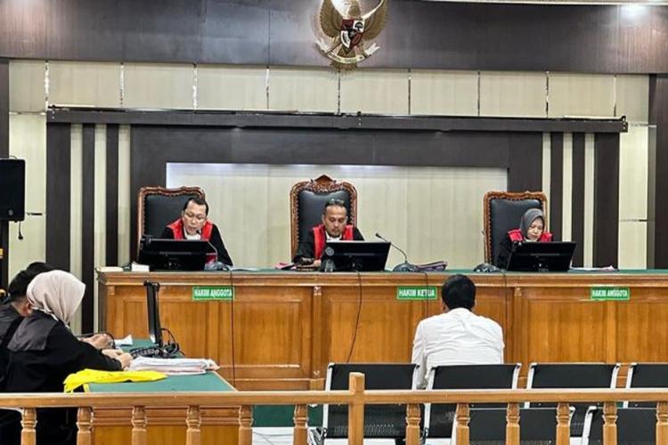 Hakim Cecar Soal Uang dan Stempel di Jok Sepeda Motor THL Sekretariat DPRD Pekanbaru