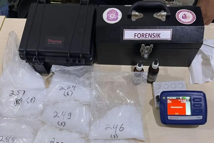 Bandara SSK II Pekanbaru Disusupi! 5 Kg Sabu Nyaris Lolos, Empat Kurir Dibekuk