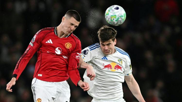 Kartu Merah Aneh Martinez, MU Runtuh Dramatis di Kandang Sendiri Lawan Leeds
