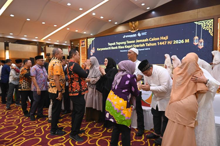 Haru dan Penuh Makna, BRK Syariah Lepas 12 Pegawai Menuju Tanah Suci