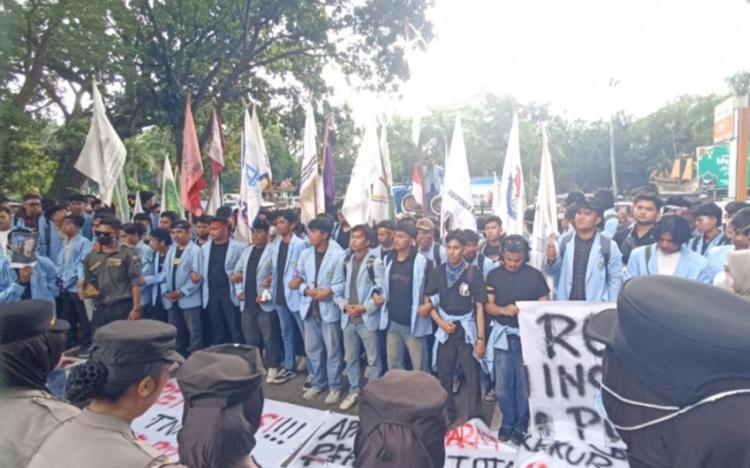 DPRD Riau Didemo, Mahasiswa Soroti TNI-Polri hingga Program MBG