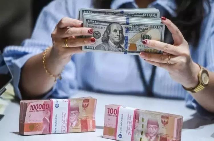 Gila! Rupiah Jebol Rekor Terburuk Sepanjang Sejarah, Dolar AS Tembus Rp17.185