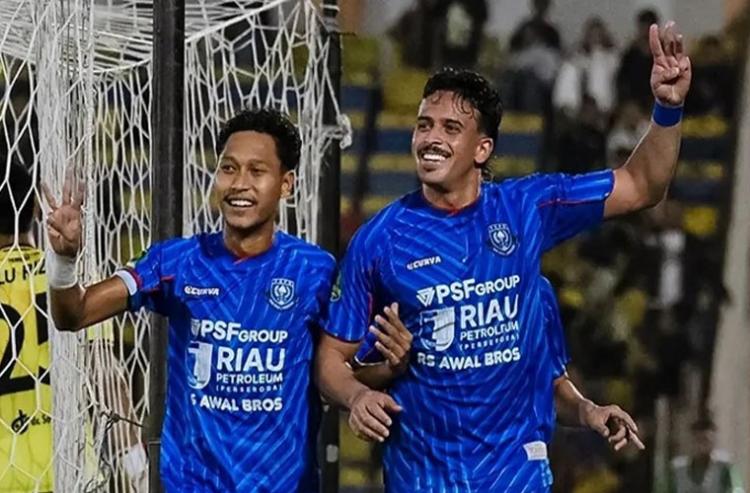 Malam Panas di Rumbai, PSPS Mengamuk dan Persekat Pulang Dengan Luka Dalam