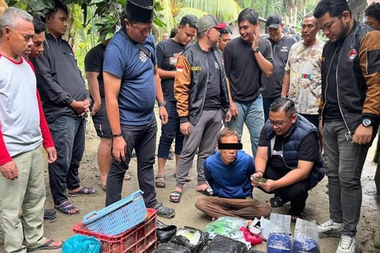 Bukan Ikan Segar! Polisi Temukan Keranjang Mencurigakan Berisi Ribuan Pil Ekstasi Malaysia