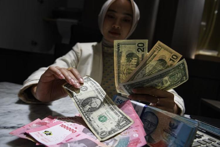 BI Rate Tahan Napas di 4,75%, Tapi Kenapa Rupiah Tetap Tersungkur Hari Ini?