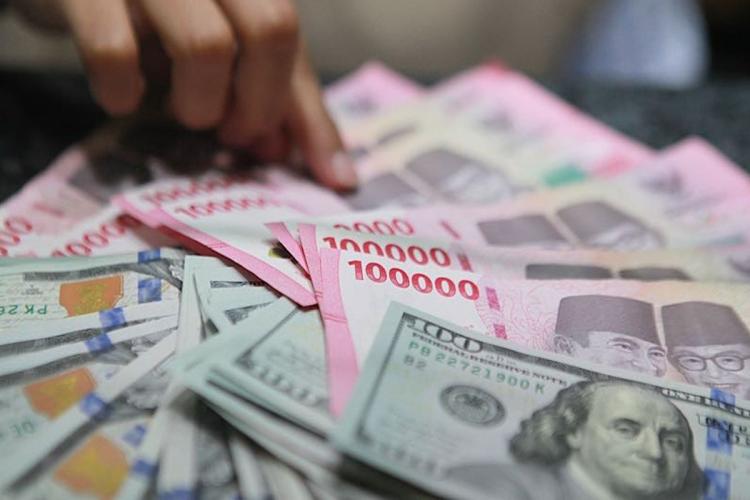 Rupiah Bangkit Tipis! Setelah Jebol Rekor Terlemah, Kini Mulai Melawan Dolar