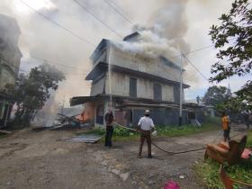 Inhil Berduka: Kebakaran Hebat di Pulau Kijang Hanguskan 50 Rumah Warga
