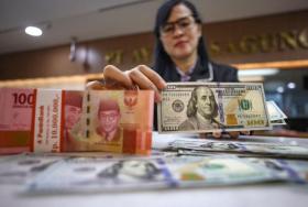 Investor Kabur, Rupiah Nyaris Rp17.400, Ekonomi RI Masuk Zona Rawan