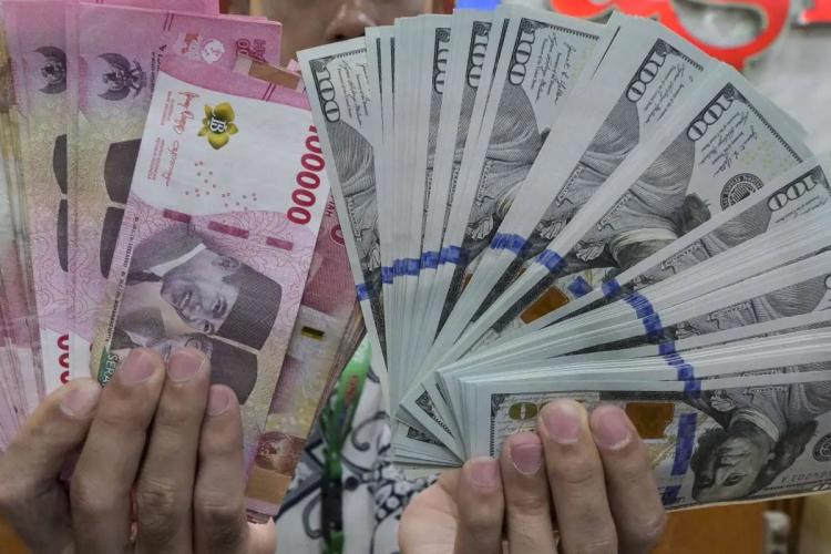 Ukraina Bakar Kilang Rusia, Rupiah Ikut Hangus! Dompet Rakyat Terancam Harga Minyak
