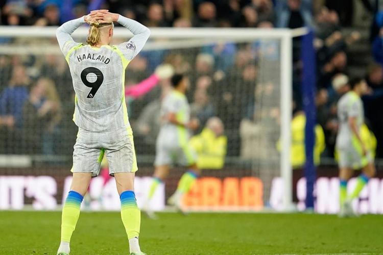 Petaka 13 Menit! Manchester City Ambruk di Goodison Park, Gelar Melayang ke Arsenal
