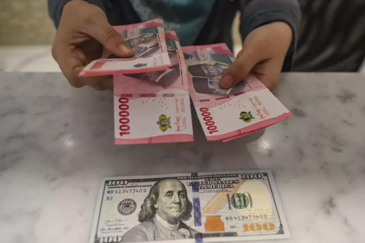 Sejarah Kelam! Dolar AS Tembus Rp17.420, Rekor Terlemah Sejak Indonesia Merdeka