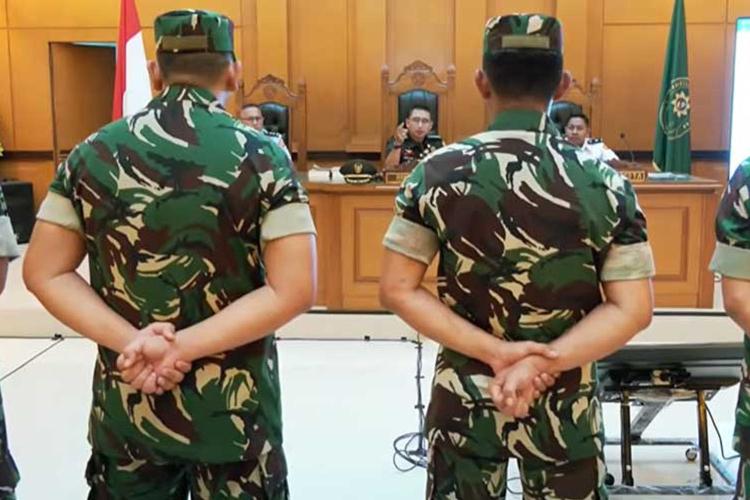 Hakim Militer Ngamuk Anggota BAIS Siram Air Keras Pakai Tumbler