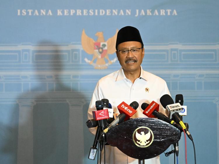 Viral Harga Sepatu Sekolah Rakyat Rp700 Ribu, Mensos: Itu Hoax