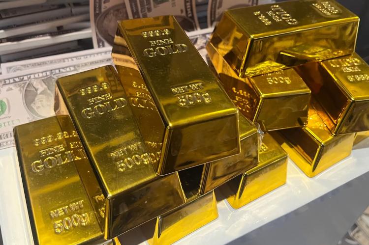 Emas Antam Turun Tipis, Harga Dunia Justru Bersiap Meledak Tembus US$5.000