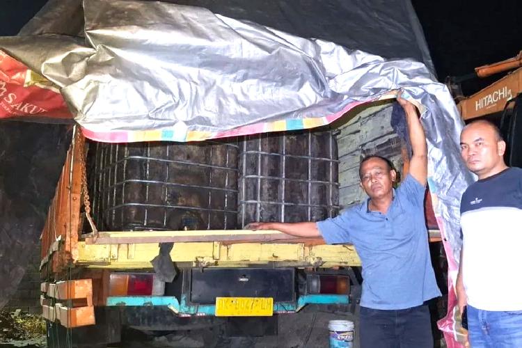 Solar Subsidi Diselundupkan Pakai Truk Berplat Palsu, Polisi Kejar Bos Gudang Misterius
