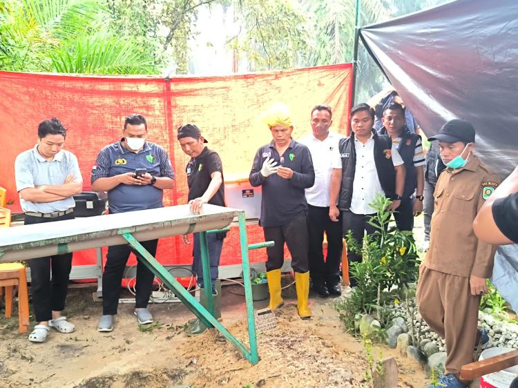 Bocah 6 Tahun di Siak Tewas Tragis di Tangan Ibu Tiri, Polisi Bongkar Makam dan Autopsi Jenazah