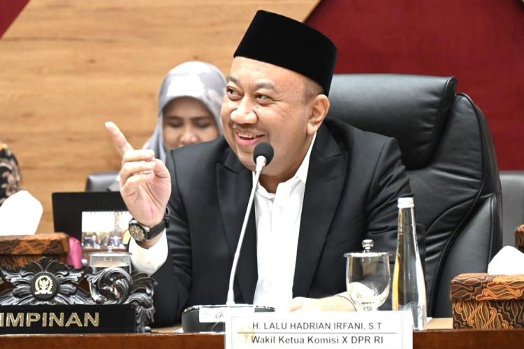 Guru Honorer Mau Dihapus? DPR Minta Prabowo Jadikan Semua Guru Berstatus PNS