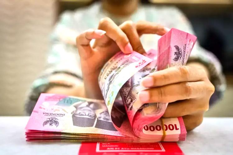 Selat Hormuz Memanas, Rupiah Ambruk Lagi ke Rp17.414 per Dolar AS