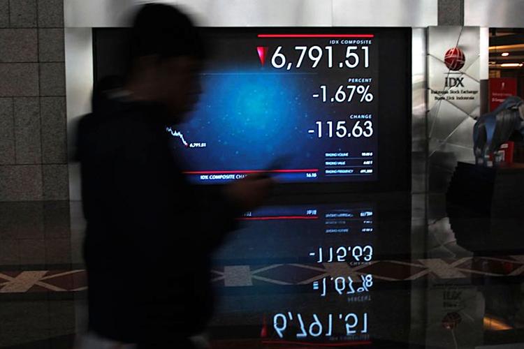 Bursa Indonesia Berdarah, IHSG Anjlok Saat Rupiah Sentuh Rekor Terburuk Sepanjang Sejarah