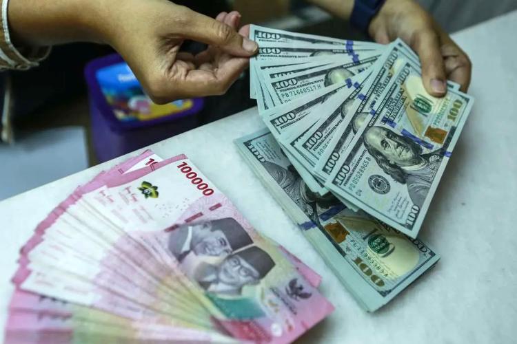 Rupiah Hancur! Dollar AS Tembus Rp17.529, Investor Panik Lepas Aset Indonesia