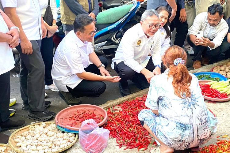 Harga Cabai Meledak, Beras Merangkak Naik, Emak-Emak Mulai Panik di Pasar Tradisional