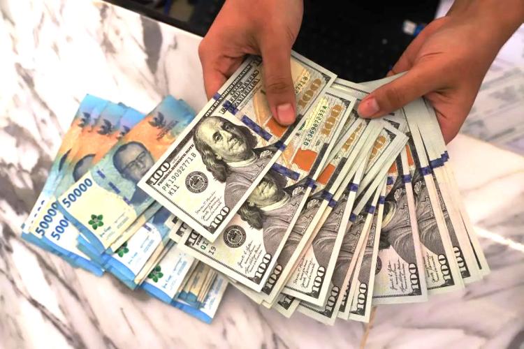 Rupiah Ditutup Menguat Tipis Setelah Sempat Menembus Level Rp17.500 per Dolar AS