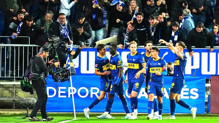 Barcelona Tumbang Memalukan! Juara LaLiga Dipukul Alaves di Tengah Pesta Gelar