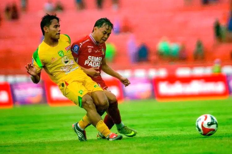 Bantai Semen Padang, Persebaya Pesta 7 Gol di Stadion Haji Agus Salim