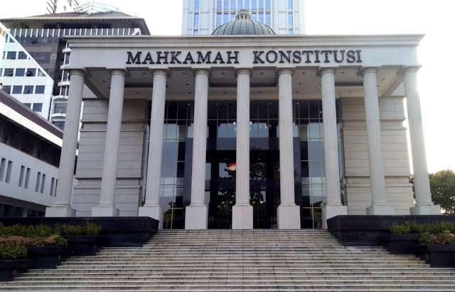 MK Tolak Syarat S2 untuk Caleg DPR, Ini Alasan yang Bikin Publik Terbelah!