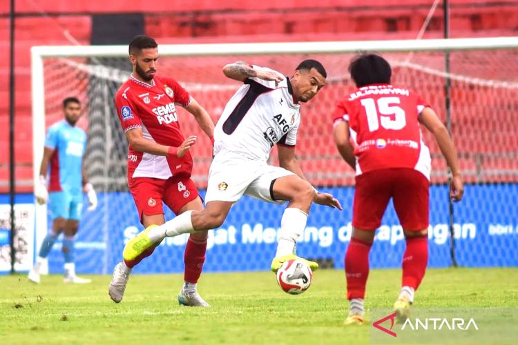 Semen Padang Sudah Turun Kasta, Imran Nahumarury Tetap Ngotot Hajar Persebaya