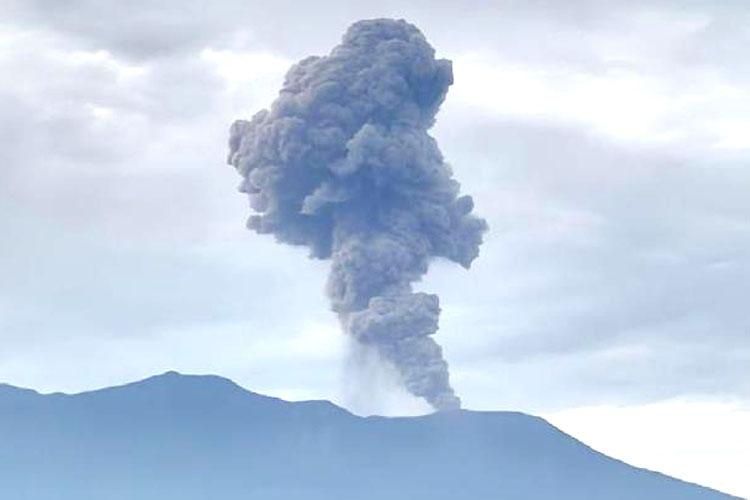 Gunung Marapi Meletus Lagi, Abu Vulkanik Membumbung Tinggi Bikin Warga Panik