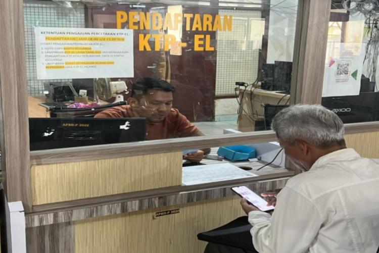 Libur Panjang Tak Hambat Pelayanan, Warga Kampar Tetap Terlayani Urus KTP hingga Akta Kelahiran