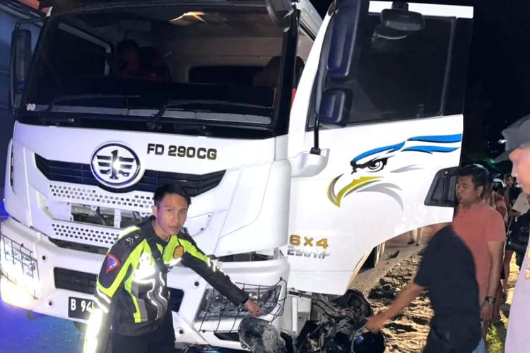 Truk CPO Hantam N-Max di Solok, Pasutri Muda Tewas Seketika, Balita Mereka Luka Berat  