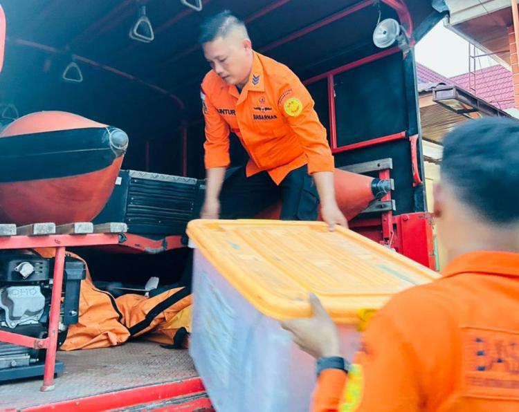 Perahu Terbalik di Sungai Indragiri, 2 Selamat, 1 Orang Masih Dalam Pencarian