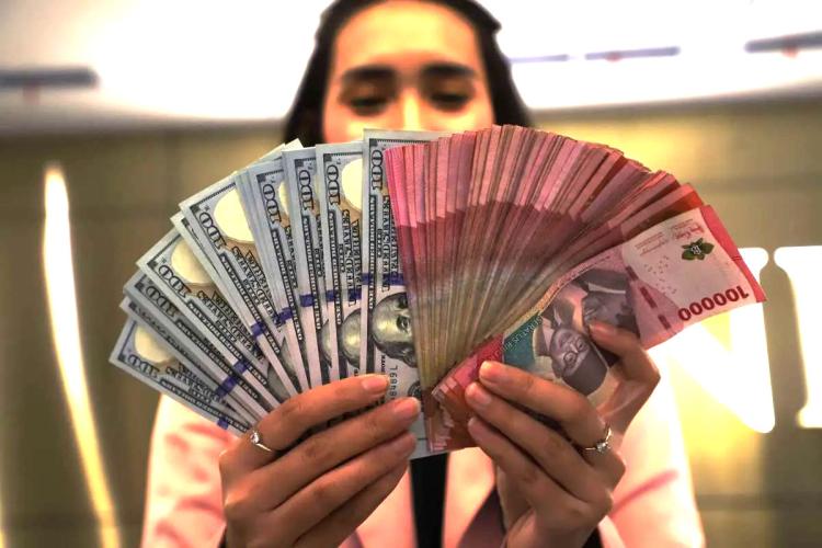 Rupiah Jadi Mata Uang Terlemah Asia, Investor Mulai Tinggalkan Indonesia