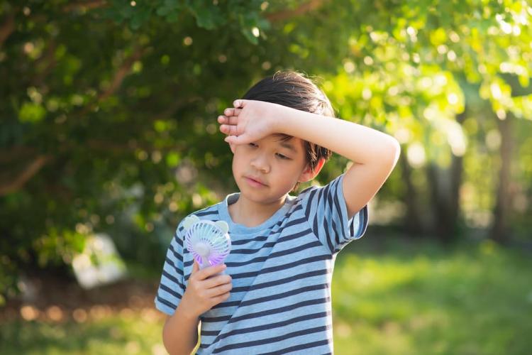 Suhu Tubuh Anak Bisa Tembus 40 Derajat Celsius, Kenali Tanda Heat Stroke Sebelum Terlambat