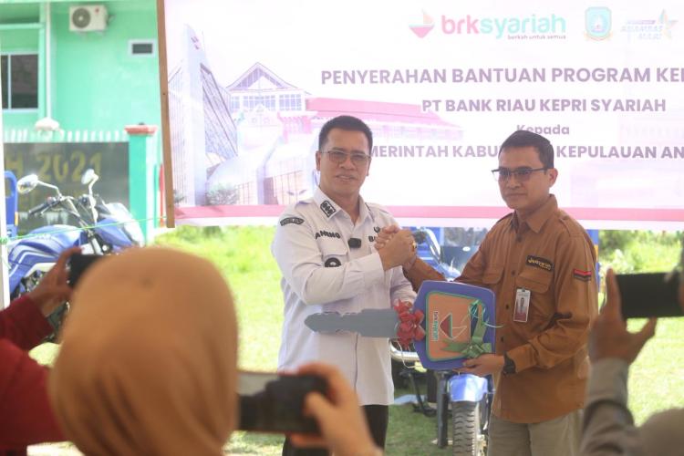 Bupati Anambas Ajak Masyarakat Dukung BRK Syariah, Apresiasi Komitmen CSR untuk Pelayanan dan Kebersihan Lingkungan