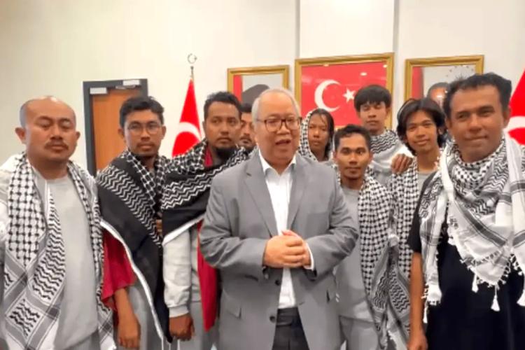 Ditendang, Dipukul, Disetrum, Relawan Indonesia Pulang dari Neraka Penahanan Israel